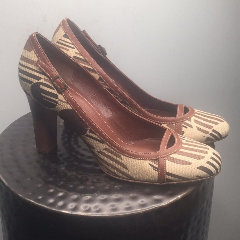 Banana Republic Pumps/High Heels size 9